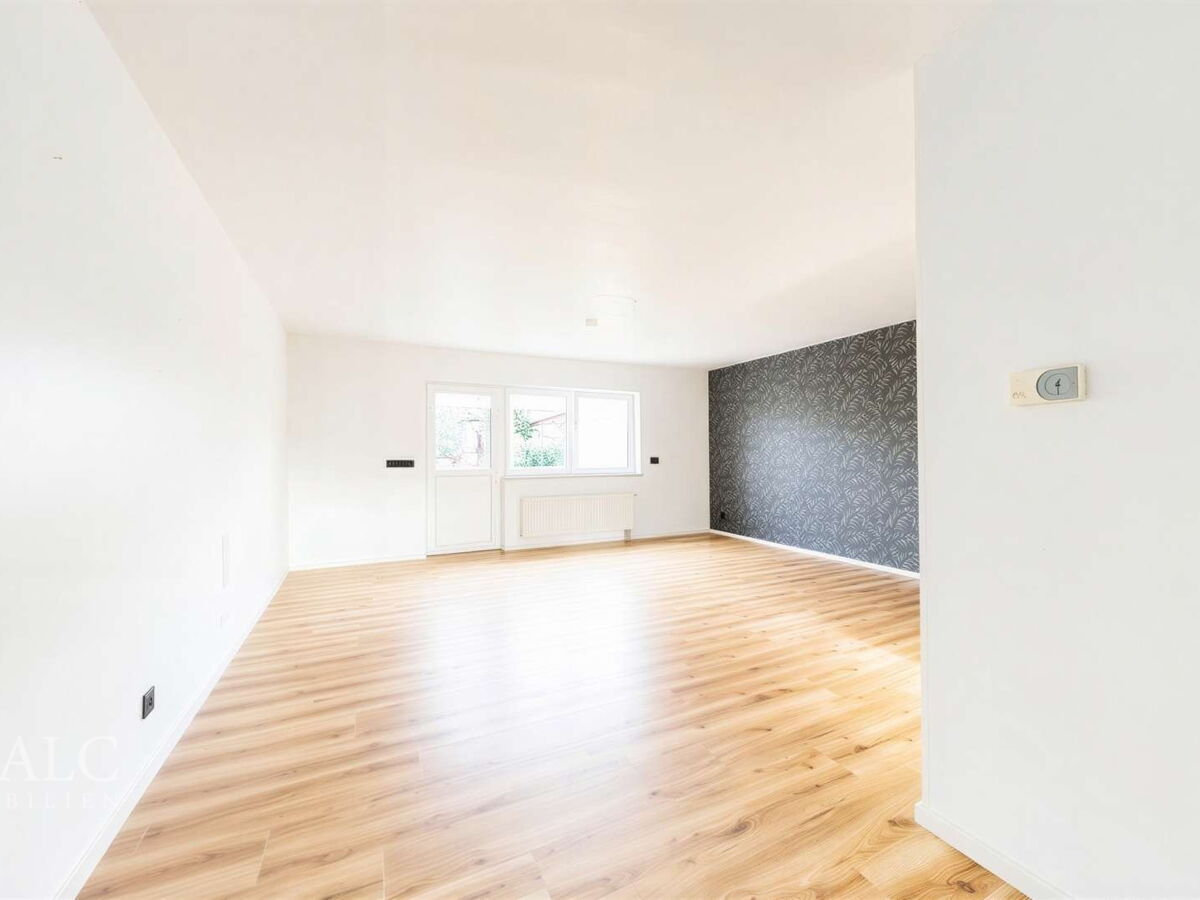 Wohnzimmer mit Esszimmer