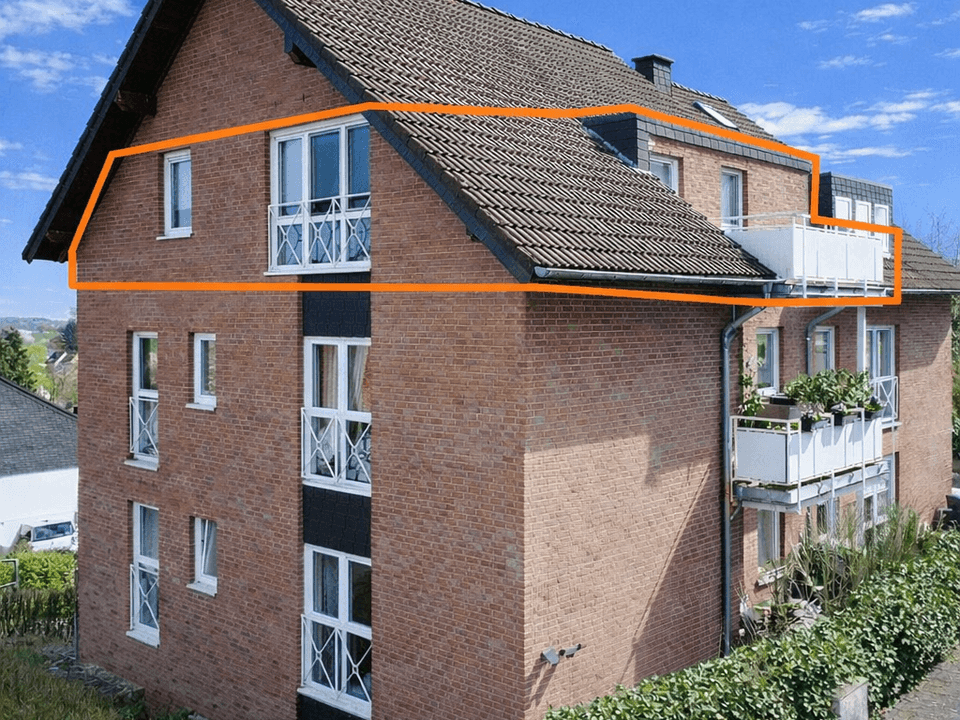 Wohnhaus mit orange markiertem Dachabschnitt